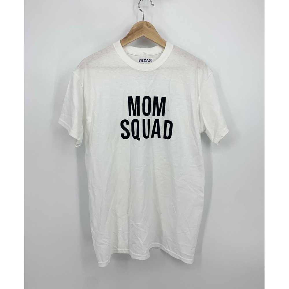 Mom Squad graphic print short sleeve tee NEW size medium